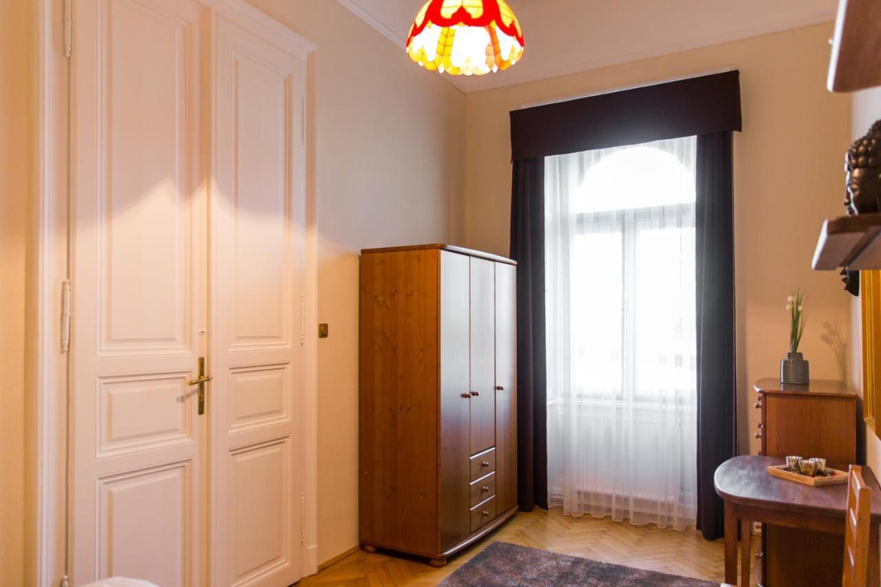 East Private Rooms Budapest Bagian luar foto